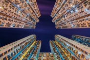 هنرمند استراليايي و ساختمانهاي بلند هنگ کنگ + تصاویر