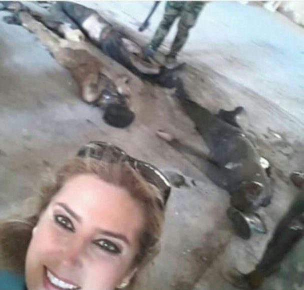 سلفی خبرنگار زن عرب با اجساد داعش