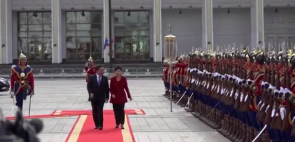 فیلم : مراسم استقبال از رئیس جمهور کره جنوبی در مغولستان