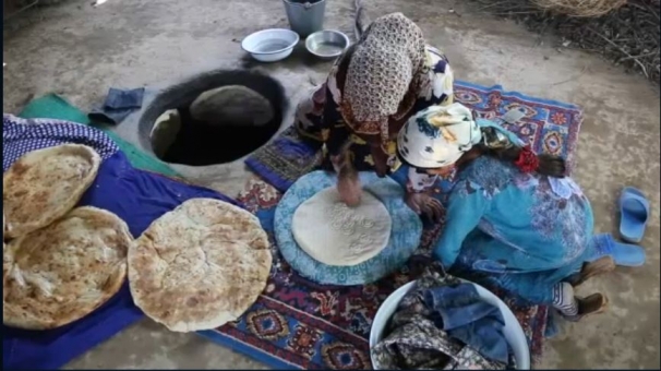 فیلم: پخت نان در تاجیکستان