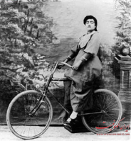 عکس : زن دوچرخه سوار در عهد قاجار