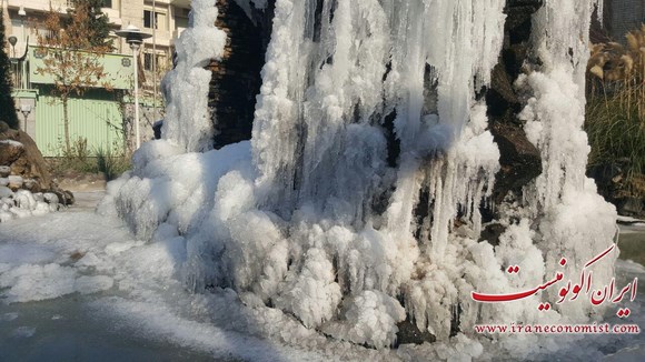 یخ زدن آبنمای یک پارک در خیابان ولیعصر تهران