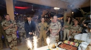 تصاویر : جشن تولد سربازان فرانسوی برای امانوئل مکرون در نیجر