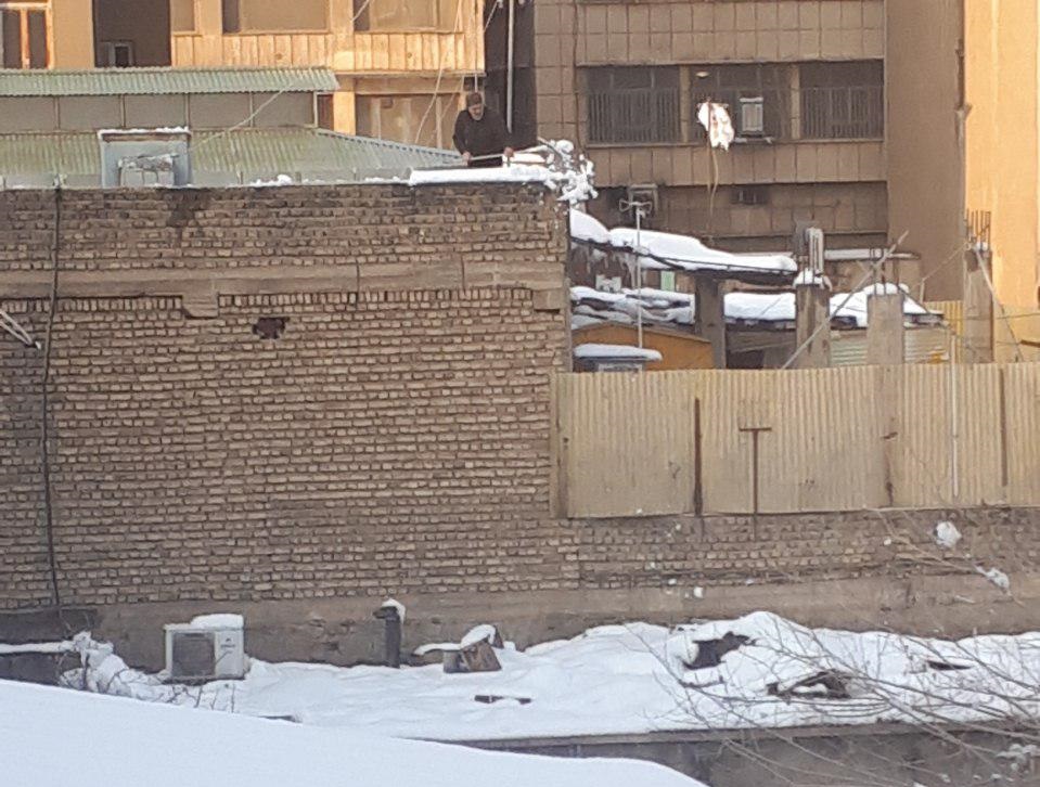 دیوار کوتاه همسایه برای برف روبی