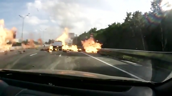 انفجار هولناک 119 سیلندر گاز پس از تصادف کامیون