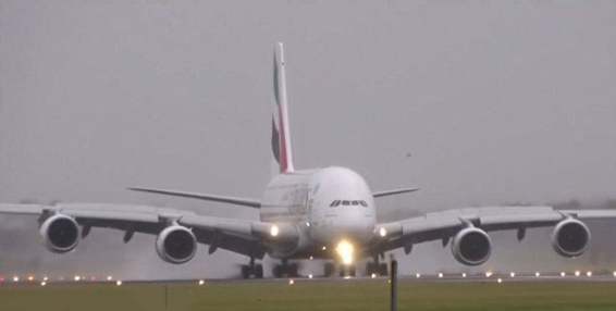 فیلم لحظه فرود ترسناک ایرباس A380 /تصاویری که بیش‌ از ۵ میلیون بار دیده شده