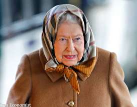 (تصاویر) ملکه انگلیس با روسری و به تنهایی به تعطیلات رفت