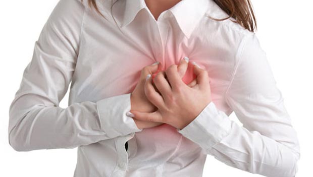 علائم حمله قلبی در خانم‌ها که از آنها بی‌خبرید+ راهکارهای پیشگیری و درمان بیماری قلبی