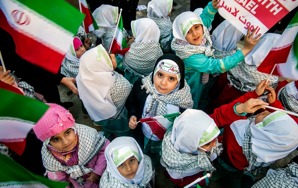 پویش پرچم افتخار دانش آموزان در روز ۲۲ بهمن