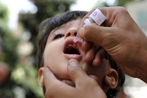 اجرای برنامه تزریق واکسن فلج اطفال برای متولدین سال ۹۵ و به بعد