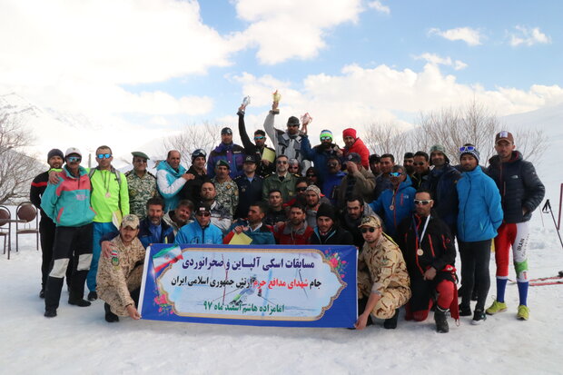 تیم نزاجا در مسابقات اسکی جام شهدای مدافع حرم ارتش قهرمان شد
