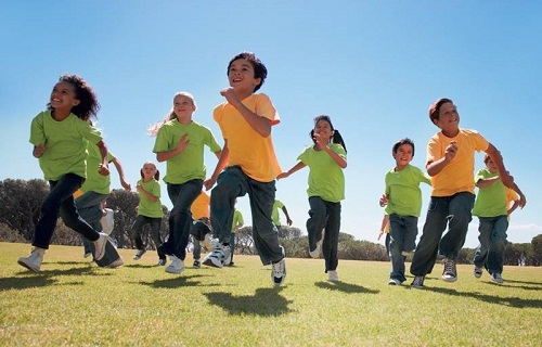 بهترین ورزش‌ها برای کودکان معتاد به اینترنت/ راه رفتن روی تردمیل و طناب زدن را فراموش کنید