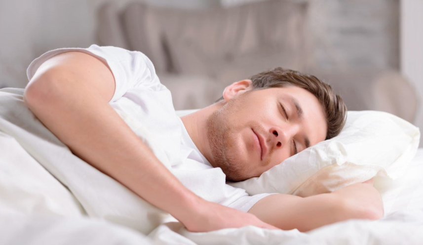 این ۵ نشانه خطرناک در هنگام خواب جدی بگیرید