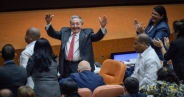 تک عکس : رائول کاسترو قدرت را واگذار کرد