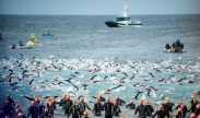 تک عکس : مسابقه شنا در جزایر قناری