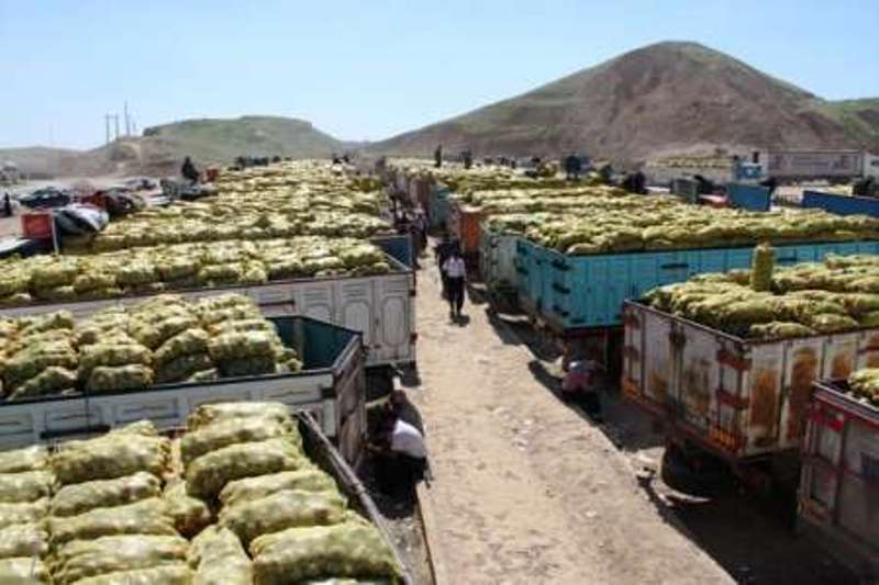 صادرات 400 کامیون پیاز از مرز پرویزخان به عراق صحت ندارد
