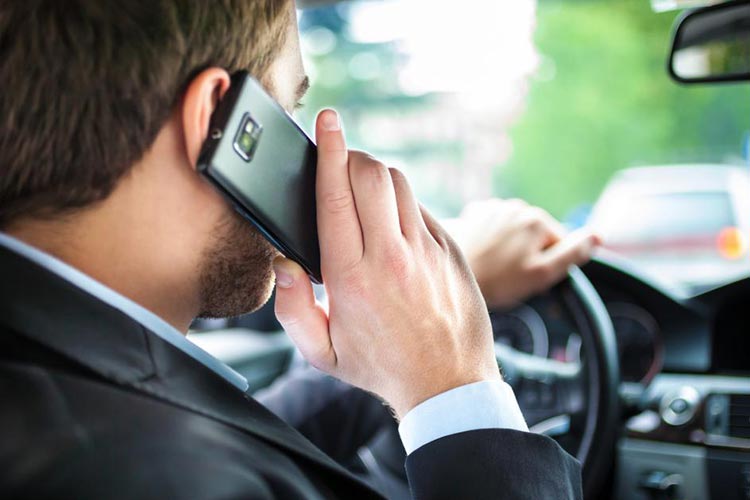 جرائم استفاده از تلفن‌همراه حین رانندگی