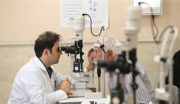 مراجعه سریع مردم جهت تشخیص انواع بیماری‌های چشمی/ گران بودن تجهیزات چشم پزشکی به دلیل اعمال تحریم‌های دشمنان