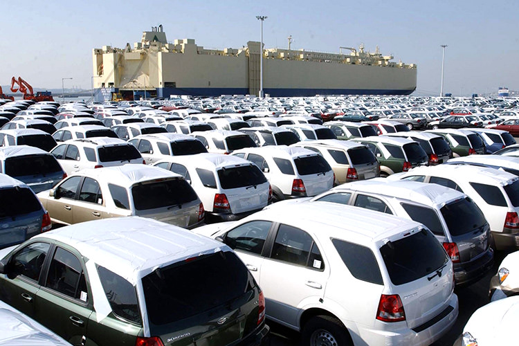 واردات خودروها دپو شده در گمرک منوط به تایید وزارت صنعت