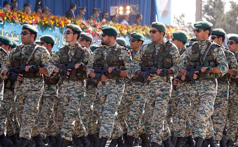 ارتش در کنار سپاه آماده دفاع از انقلاب اسلامی است