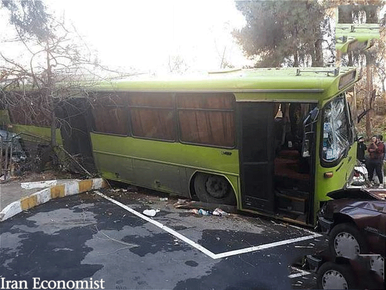 تصادف اتوبوس شهری با چهار خودرو