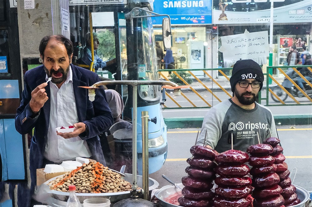 تصاویر|طعم گرم تنقلات خیابانی زمستان ایران