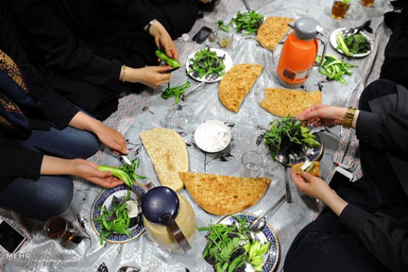 تغذیه دانشجویان در ماه رمضان/ هزینه بسیار پایین تغذیه برای دانشجویان