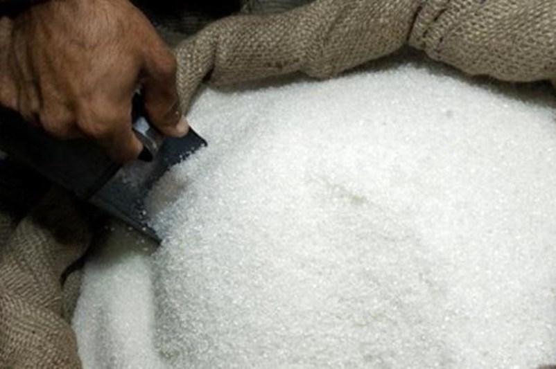 روزانه حدود 1500 تن شکر در فروشگاه های زنجیره ای توزیع می شود