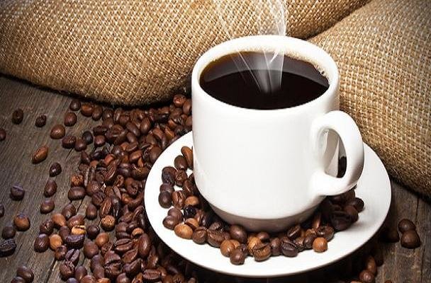 نوشیدن بیش از ۶ فنجان قهوه در روز خطرناک است