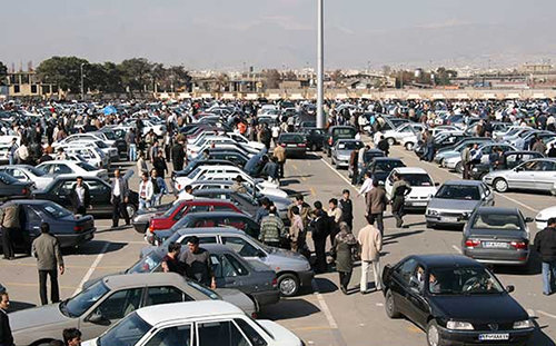 رئیس اتحادیه فروشندگان خودرو تهران خبر داد:دلالان به بازار مجازی خودرو بازگشتند/ قیمت‌های اعلامی غیرواقعی است