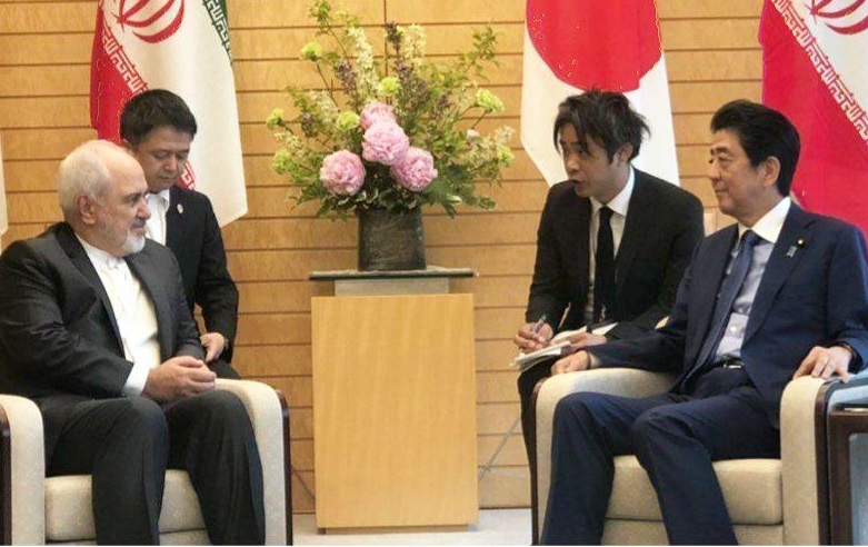 وزیر امور خارجه با نخست وزیر ژاپن دیدار کرد