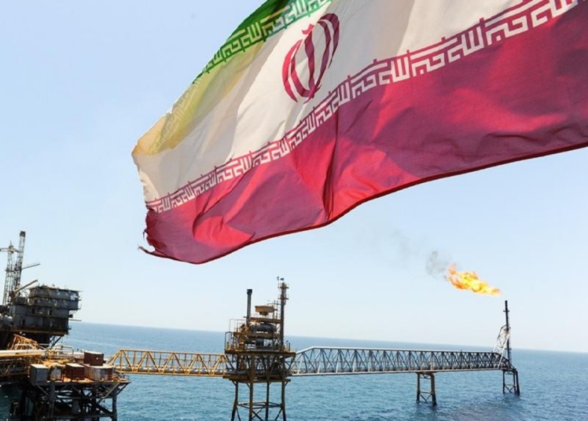 فوربس: خریداران عمده نفت ایران از تحریم های آمریکا پیروی نمی کنند