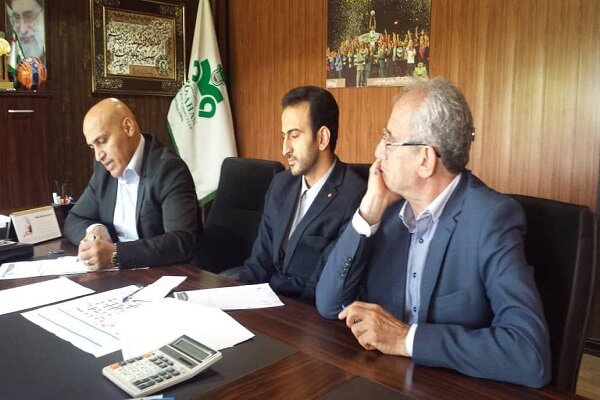 علیرضا منصوریان قراردادش را با تیم فوتبال ذوب آهن تمدید کرد