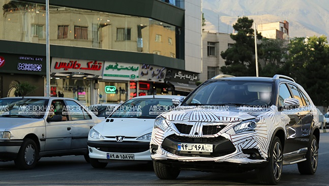 خودروی شاسی بلند در حال تست فنی با پوشش استتاری در تهران (+عکس)