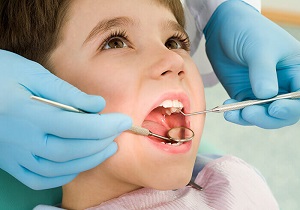 تخلف موسسات خصوصی در برگزاری دوره‌های دستیاری دندانپزشکی/ مطب‌ها و کلینیک‌ها نباید دستیاران تجربی را حذف کنند
