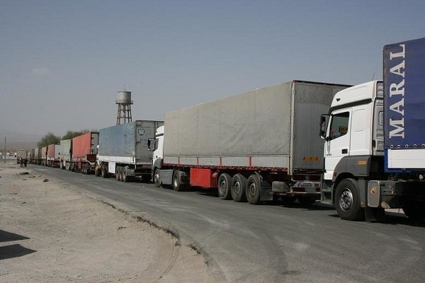 دستگیری ۳۰۰ تبعه بیگانه در داخل کامیون‌های ترانزیت