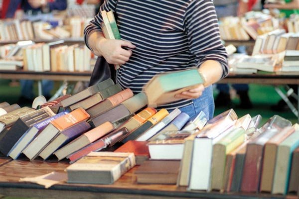 کاهش بودجه بنیاد ادبیات داستانی و فروش کتاب در فرانسه