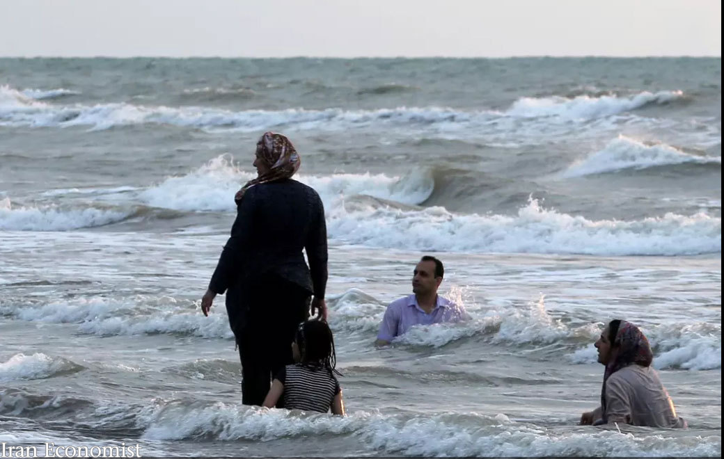تصاویر یک رسانه خارجی از لذت ایرانیان در ساحل دریای خزر
