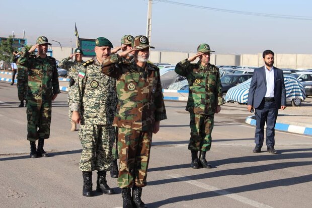 سرلشکر موسوی از تیپ ۳۲۱ متحرک هجومی نیروزی زمینی ارتش بازدید کرد