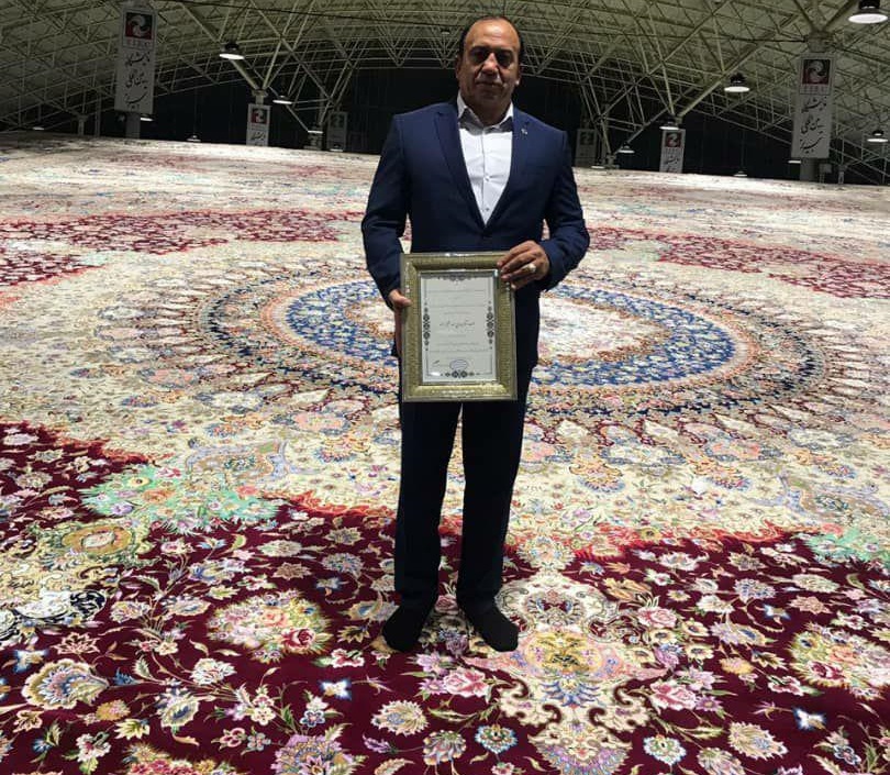 بافت بزرگترین فرش جهان به دست هنرمندان تبریزی و کار آفرین برتر کشور