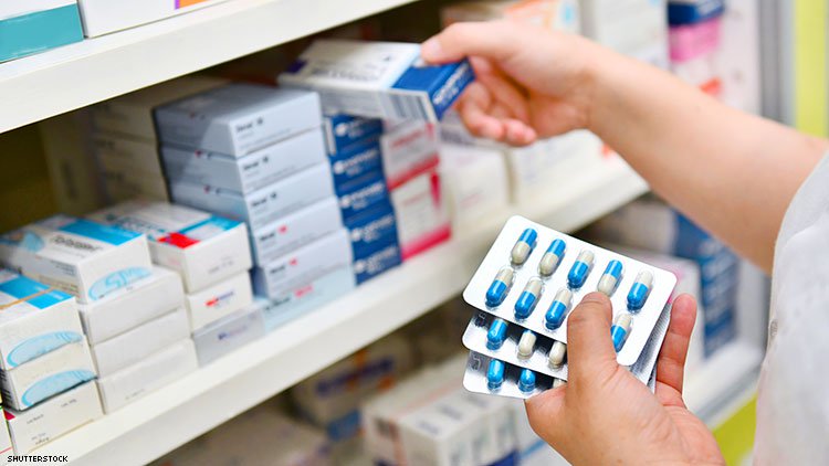 رفع کمبود ۲ قلم دارو از هفته آینده در داروخانه‌های کشور