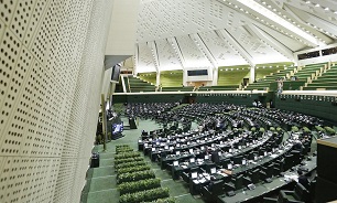 جلسه علنی مجلس با ۹۷ کرسی خالی آغاز شد