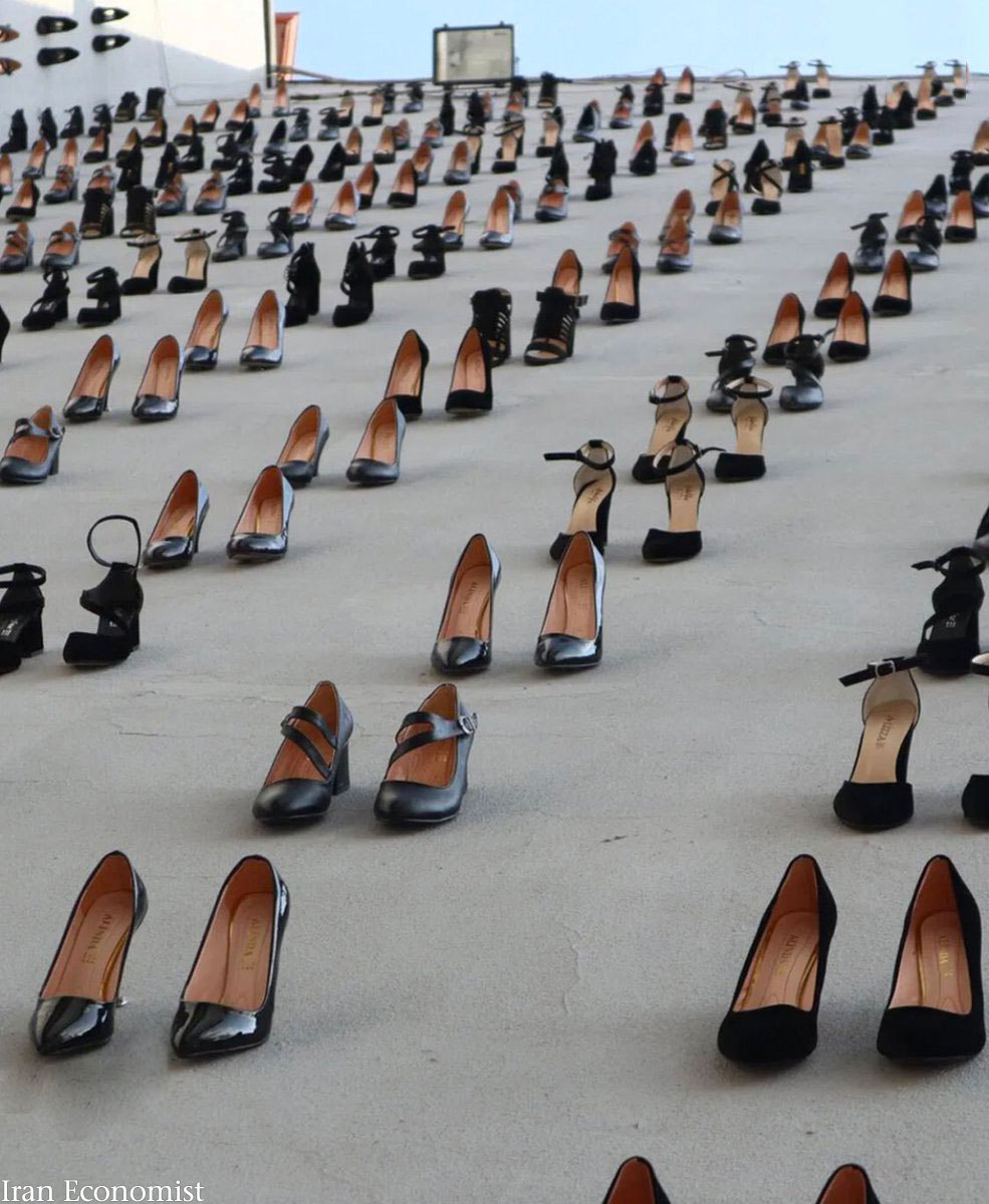 تصاویر: اثر هنری با کفش پاشنه بلند در اعتراض به زن کشی