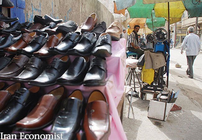 سنگ‌اندازی مقابل کفش‌های ایرانی