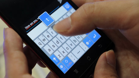 جاسوسی از تلفن‌های همراه با ارسال پیام کوتاه