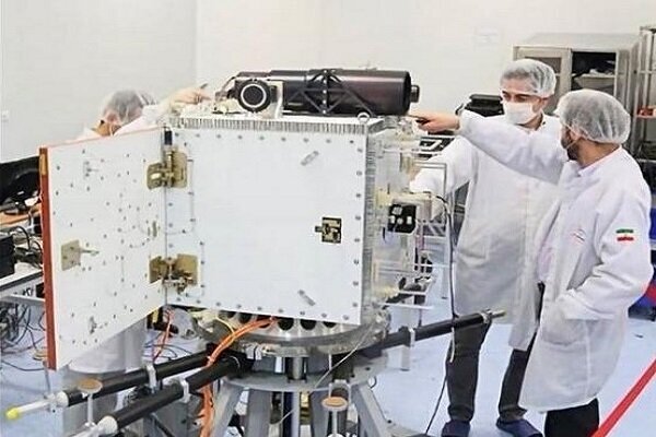 آذری جهرمی: ماهواره مخابراتی ایران تا ۳ سال دیگر در مدار قرار می گیرد