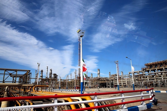 ظرفیت تولید روزانه ۱۲۰ میلیون لیتر بنزین در فجر ۴۲ستاره خلیج‌فارس، نماد خودباوری و توسعه صنعت پالایش استستاره خلیج‌فارس، نماد خودباوری و توسعه صنعت پالایش است