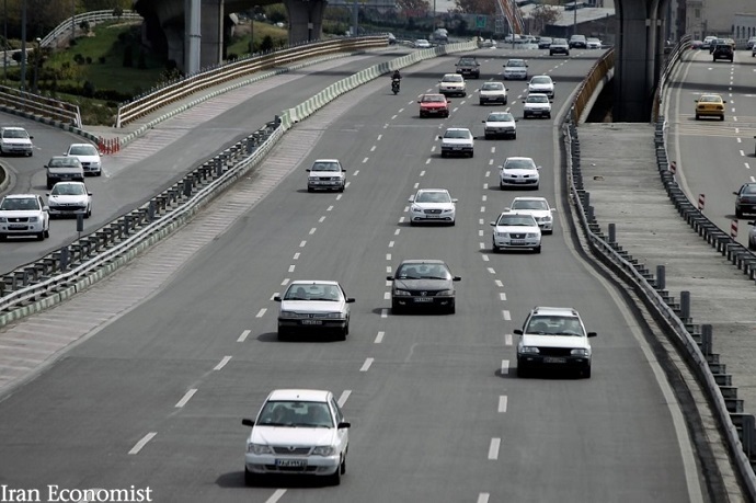 کاهش ۱.۲ درصدی تردد وسایل نقلیه در جاده‌های کشور    ۲۶ مرداد ۱۳۹۹ - ۰۸:۴۵ اخبار اقتصادی اخبار راه و مسکن کاهش 1.2 درصدی تردد وسایل نقلیه در جاده‌های کشور