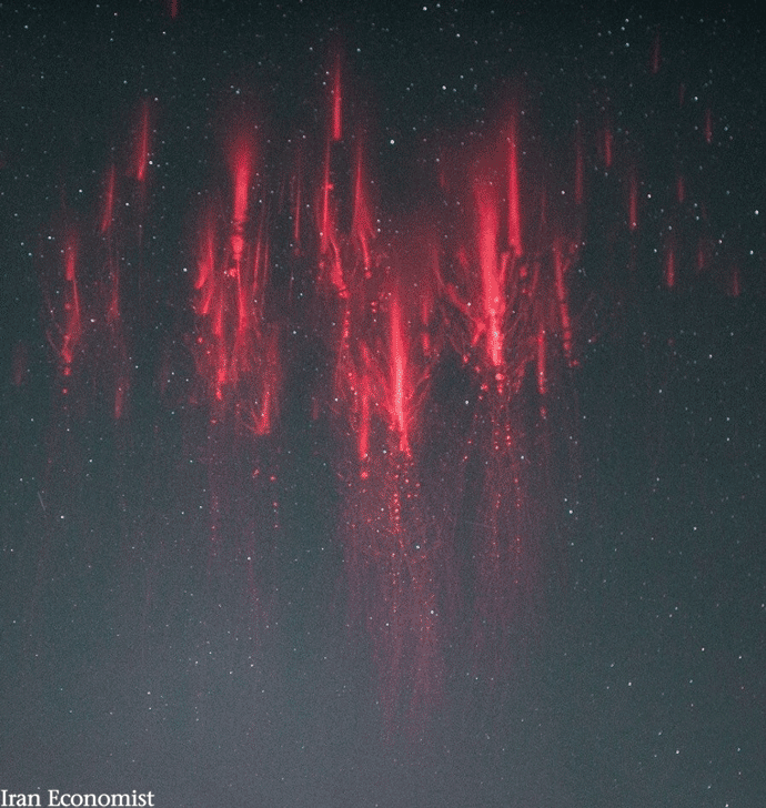 تصاویر| ثبت بارقه های قرمز در آسمان