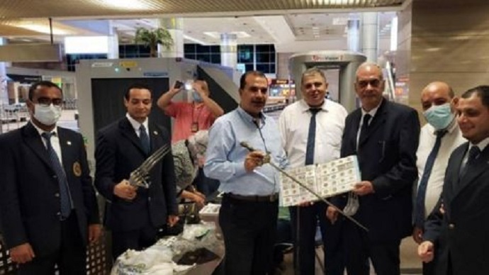 مسافری با انواع سلاح در فرودگاه قاهره دستگیر شد